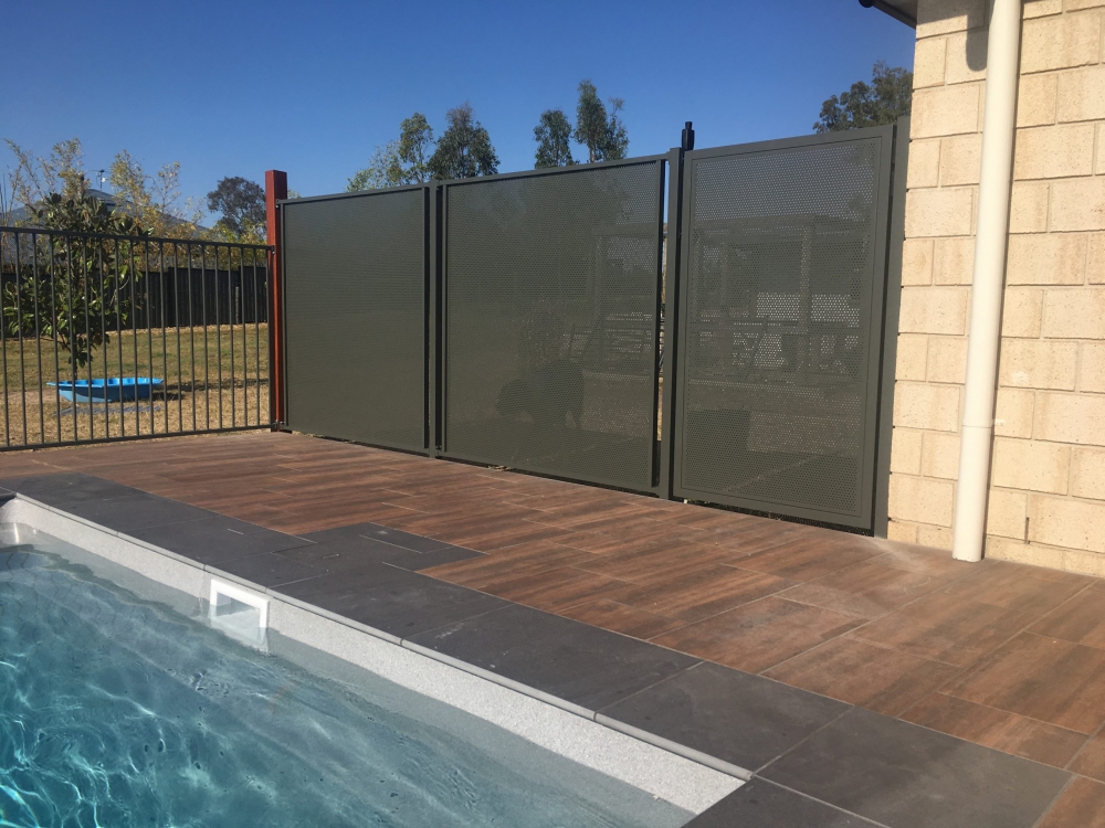 Pool-Perf- Gallery_best pool_fencing_on_the_market-PRIVACY-PURE-PERF-5MM-03